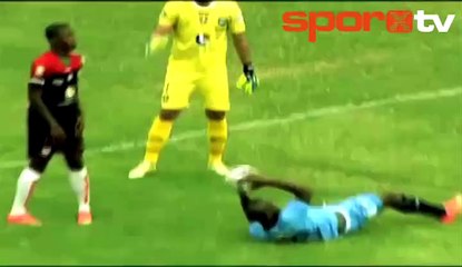 Denize atladı, hakem penaltı verdi!...