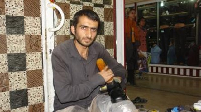 2 Yıldır Atanamayan Öğretmen Ayakkabı Boyacısı Oldu