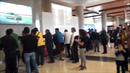 Αναμονή Κόσμου για άφιξη Μπαρτσελόνα 3