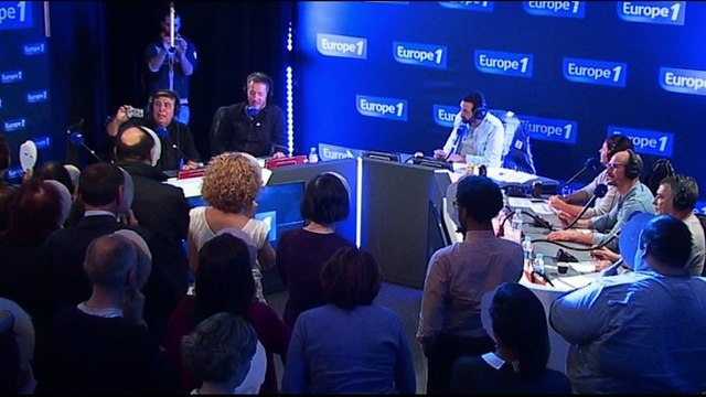 Cyril Hanouna offre un cadeau à Jean-Pierre Foucault pour son anniversaire