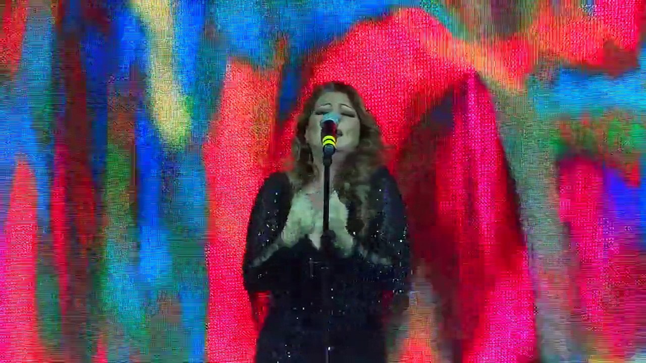 SANDRA  in  Vladivostock  -  SAN REMO  HALL  "  Stop  for  A  Minute"