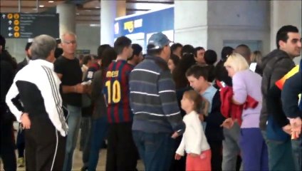 Αναμονή Κόσμου για άφιξη Μπαρτσελόνα 6