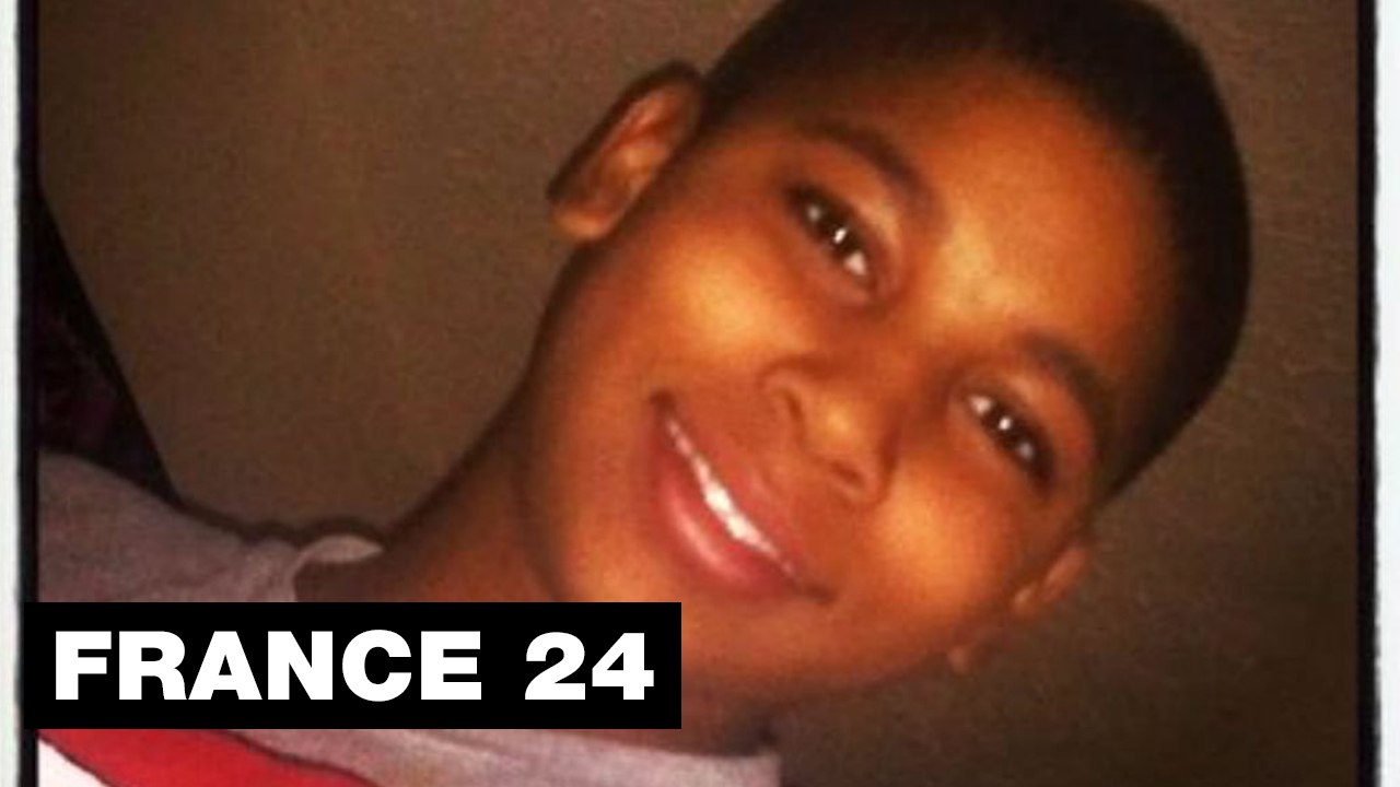 Un jeune noir de 12 ans avec un faux pistolet abattu par la police de Cleveland - États-Unis