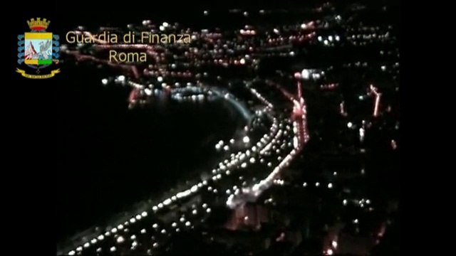 Camorra - pizzo ai venditori di cd e dvd contraffatti: 5 persone arrestate