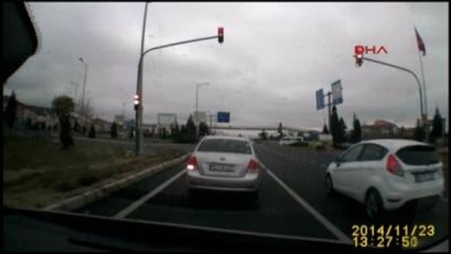 Kavşaktaki Kazayı Araç Kamerası Saniye Saniye Kaydetti