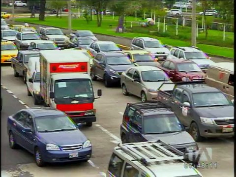 Incremento de vehículos en Quito sería una de las causas del colapso del tránsito