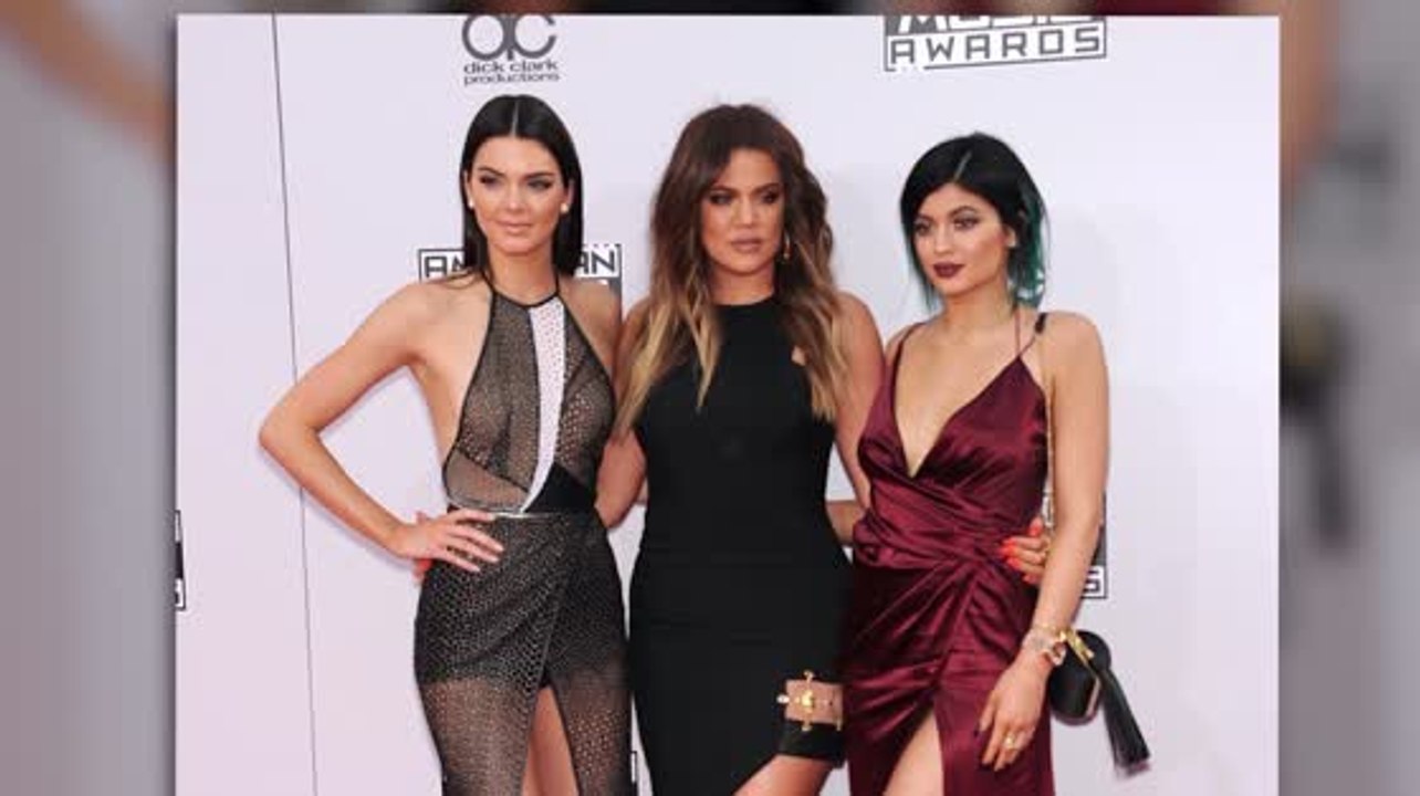 Khloe Kardashian, Kendall Jenner und Kylie Jenner zeigen bei den AMA's viel Bein