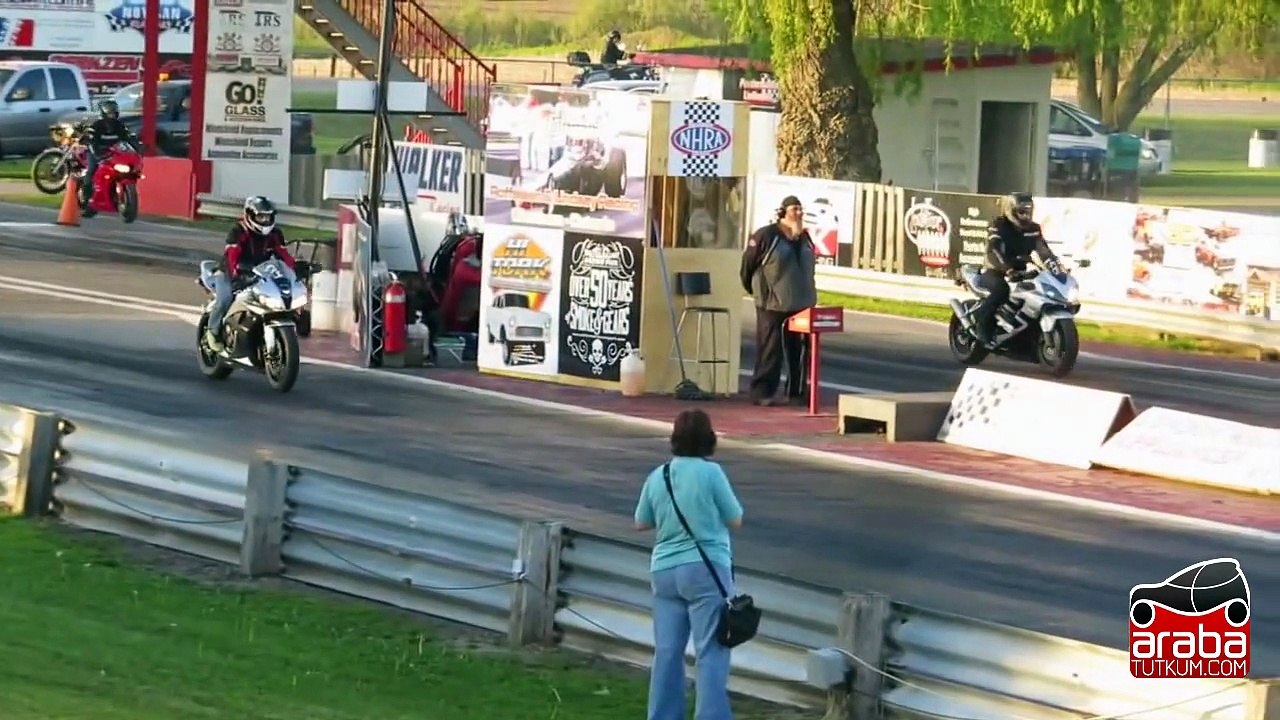 Honda CBR 600RR vs CBR 600F - Araba Tutkum