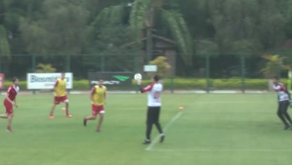 Que dupla! Ceni dá bela assistência para gol de Kaká