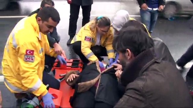 Yaralı kadın dakikalarca ambulans bekledi