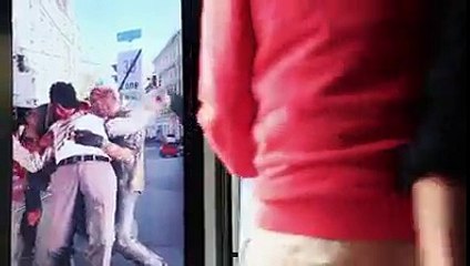 Ataque Zombie em paragem de autocarro!