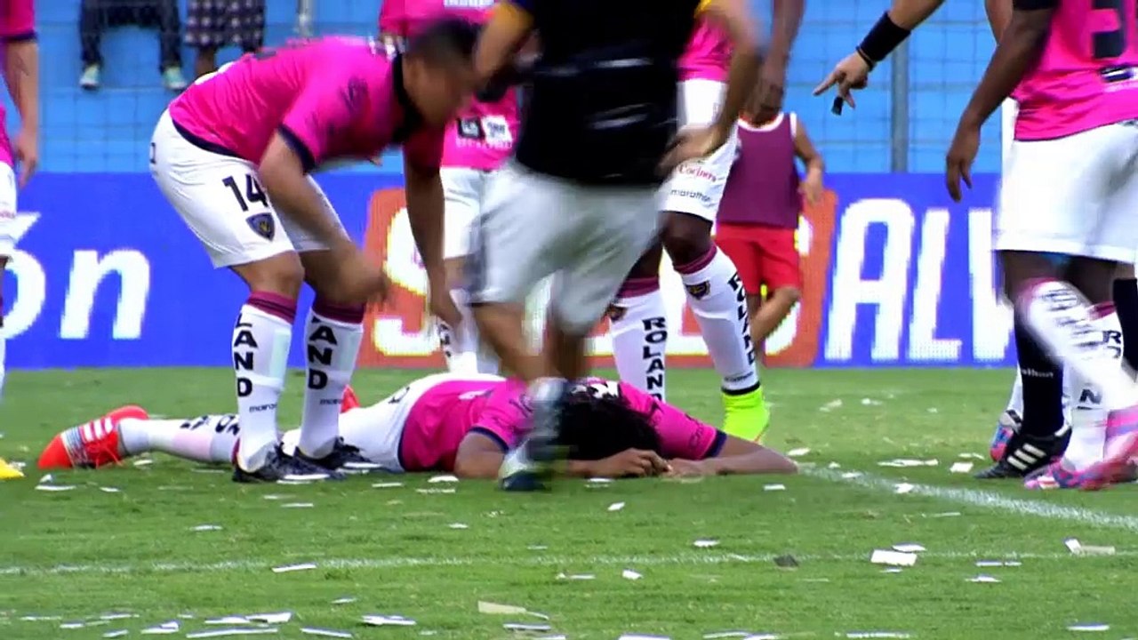 Come 'Bruce Harper', pallonata in faccia mette difensore ko