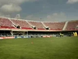 Ronaldinho spot nike 2006 (4 traverse)