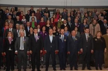 Metin Feyzioğlu, 'Protokol' Yazısını Yırttı