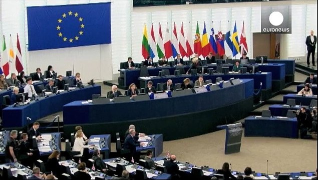 Juncker sob pressão do LuxLeaks, investimento e orçamentos da UE
