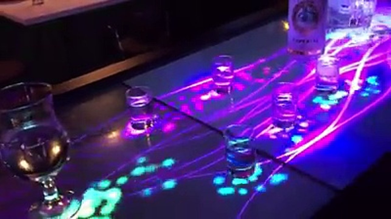 La Méduse : la plus grande surface tactile d'Europe dans un bar