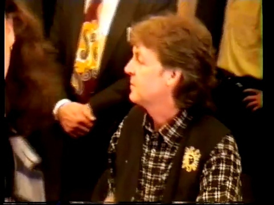 Autograph Session by Paul McCartney at the FNAC - Ternes in Paris - 14/10/1993