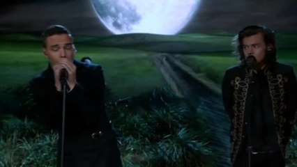 Taylor Swift lights up AMAs