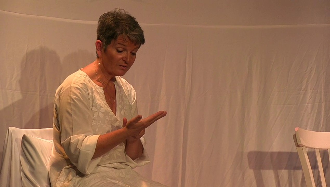 UNE POMME OUBLIÉE SUR LE BUFFET • Contes