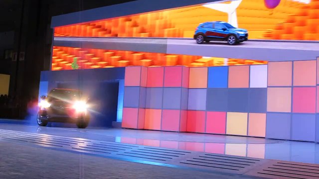 2014 18 21 LA AUTO SHOW Honda 2016 HR-V Crossover reveal by Jeff Conrad Senior VP and GM Honda Division. Bob Giles NewCarNews.TV