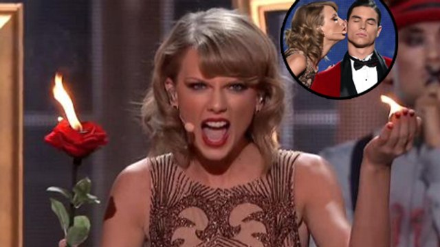 Taylor Swift FLIRTS on stage | DISSES Harry Styles During Performance | AMAs 2014