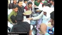 PAT Workers Jump Over Food After Tahir Ul Qadri's Speech In Bakhar