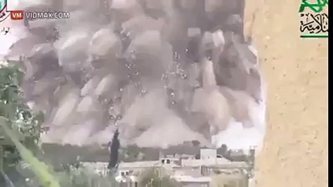 Bomb explodes half of a city of Syria.............. woow amazing
