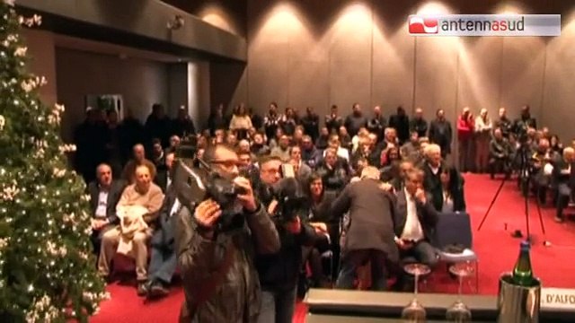 TG 24.11.14 L'appello di Emiliano: Le primarie sono un congresso
