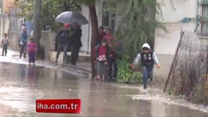 Kamyon Kasasında Okula Tehlikeli Yolculuk!