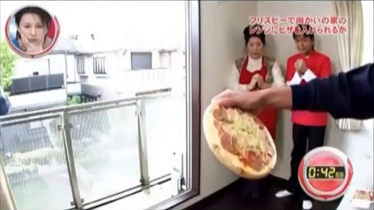 Lancer une pizza par la fenêtre pour la mettre au micro-ondes