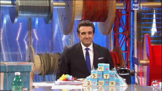 Flavio Insinna scova un solista fra il pubblico di Affari Tuoi