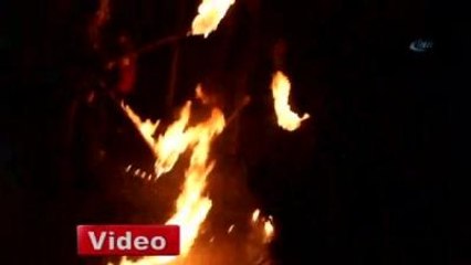 Kadına Şiddeti Protesto Ederken Kendilerini Yakıyorlardı