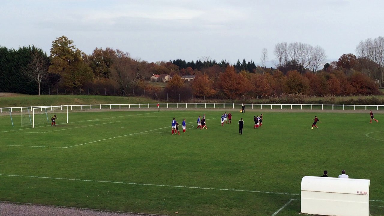 Coup franc qui ne passe pas loin