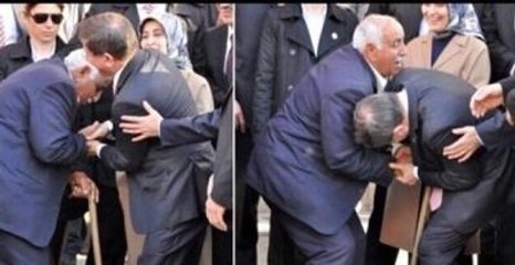 Davutoğlu, Yaşlı Adamın Elini Öptüğü Fotoğrafa Açıklık Getirdi