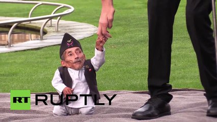 Um aperto de mão difícil!