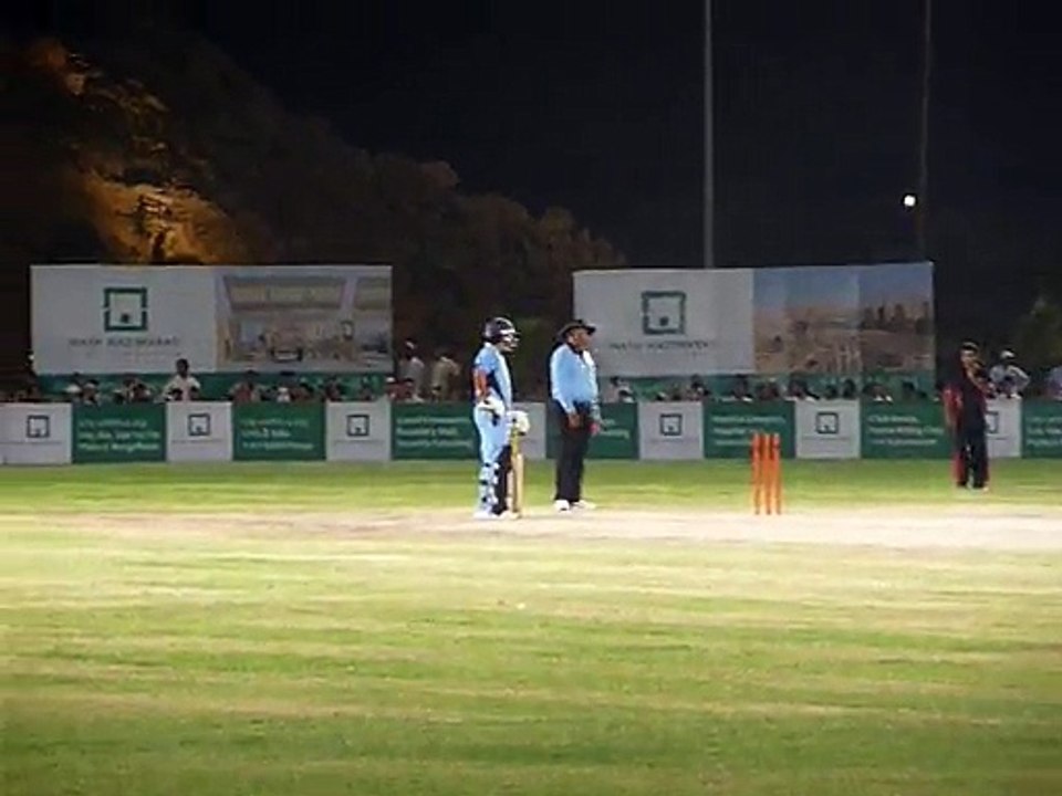 JUNAID ZIA BOWLING 24-07-14 NNPC QF4 OMAR VIDEO (42) : 2nd NAYA NAZIMABAD PEACE CUP NIGHT CRICKET FESTIVAL 2014 :   CHIEF ORGANIZERS : TEST UMPIRE RIAZ UDDIN & ARIF HABIB GROUP :  A VIDEO BY CRICKET COMMENTATOR NADEEM HAIDER BUKHARI : LAWAI STADIUM KARACH