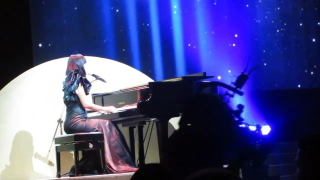 Dami Im singing ALIVE 2014! Piano version LIVE