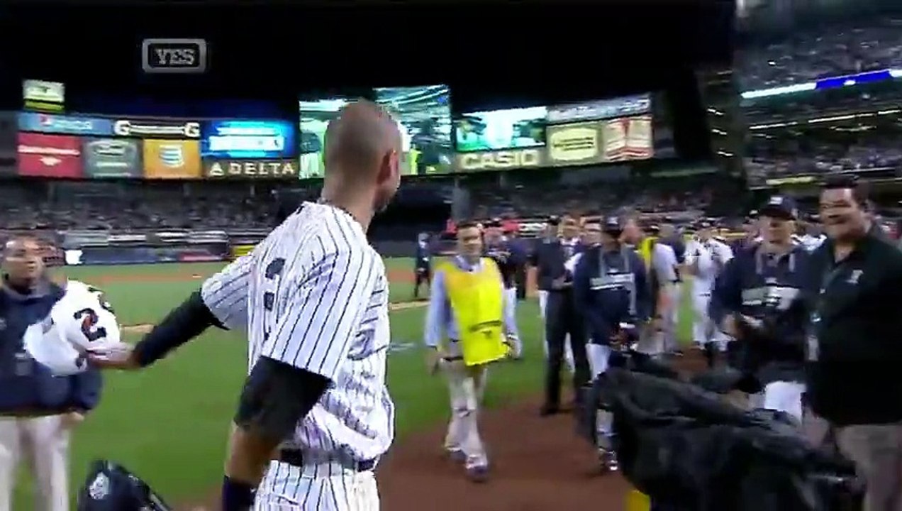 Derek Jeter Walks Off the Field for Final Time at Yankee Stadium