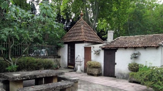 A vendre - Maison/villa - St Etienne Du Gres (13103) - 6 pièces - 267m²