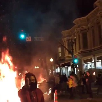 Riots and looting in Oakland after Ferguson ruling