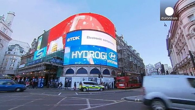 Сфера услуг в Великобритании уверенно растет