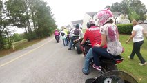 Se faire limer les fesses par la roue arrière d'une moto