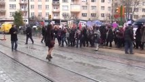 Eskişehir'de Kadınlardan Şiddete Karşı Şarkılı Yürüyüş