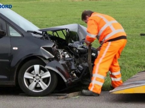 Video: Drie gewonden bij frontale botsing bij Doezum - RTV Noord