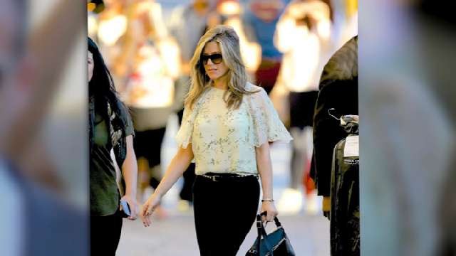 Jennifer Aniston Glamorous For Kimmel