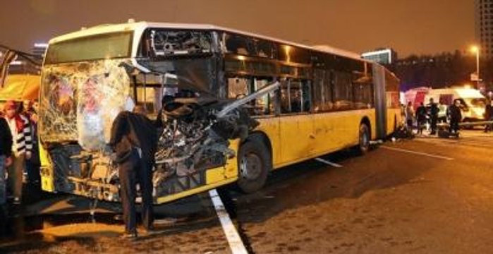 Metrobüs Kazasının Görüntüleri Kameralarda