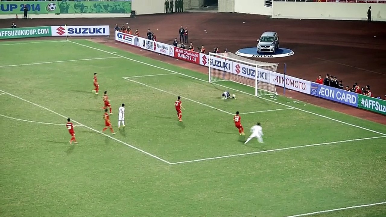 Oh je! Torwart-Tunnler aus 15 Metern