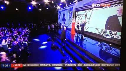 Burcu Esmersoy Emek Ege'yi Fena Bozdu!