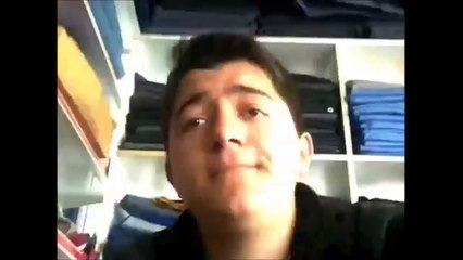 Dükkanda Coşarken Müşteriye Yakalanan Eleman