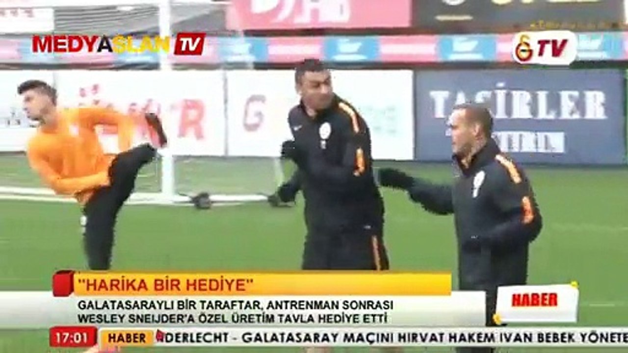 Wesley Sneijder'e hediye tavla!